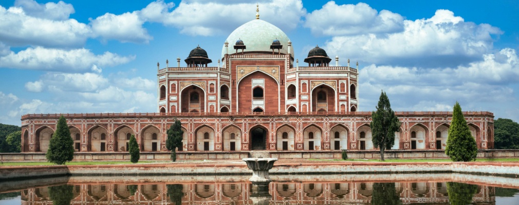 Rijkelijk versierde tombe in Delhi